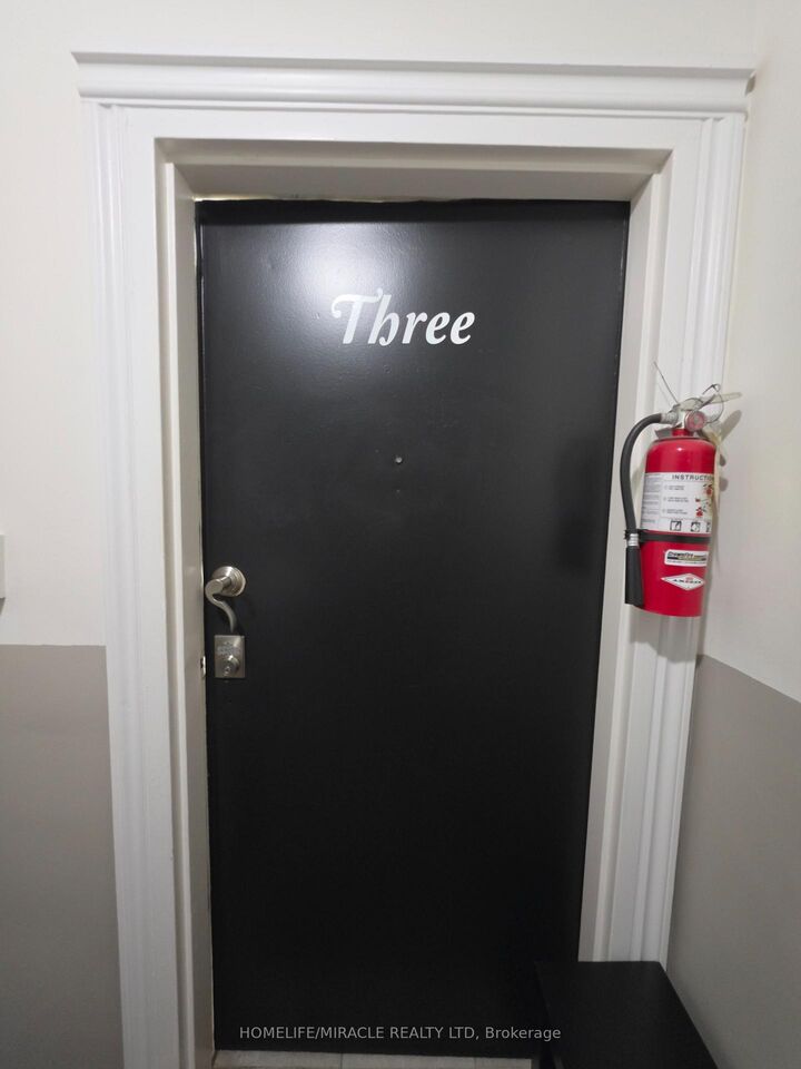 Property Photo:  230 Bicknell Avenue 3  ON M6M 4G9 