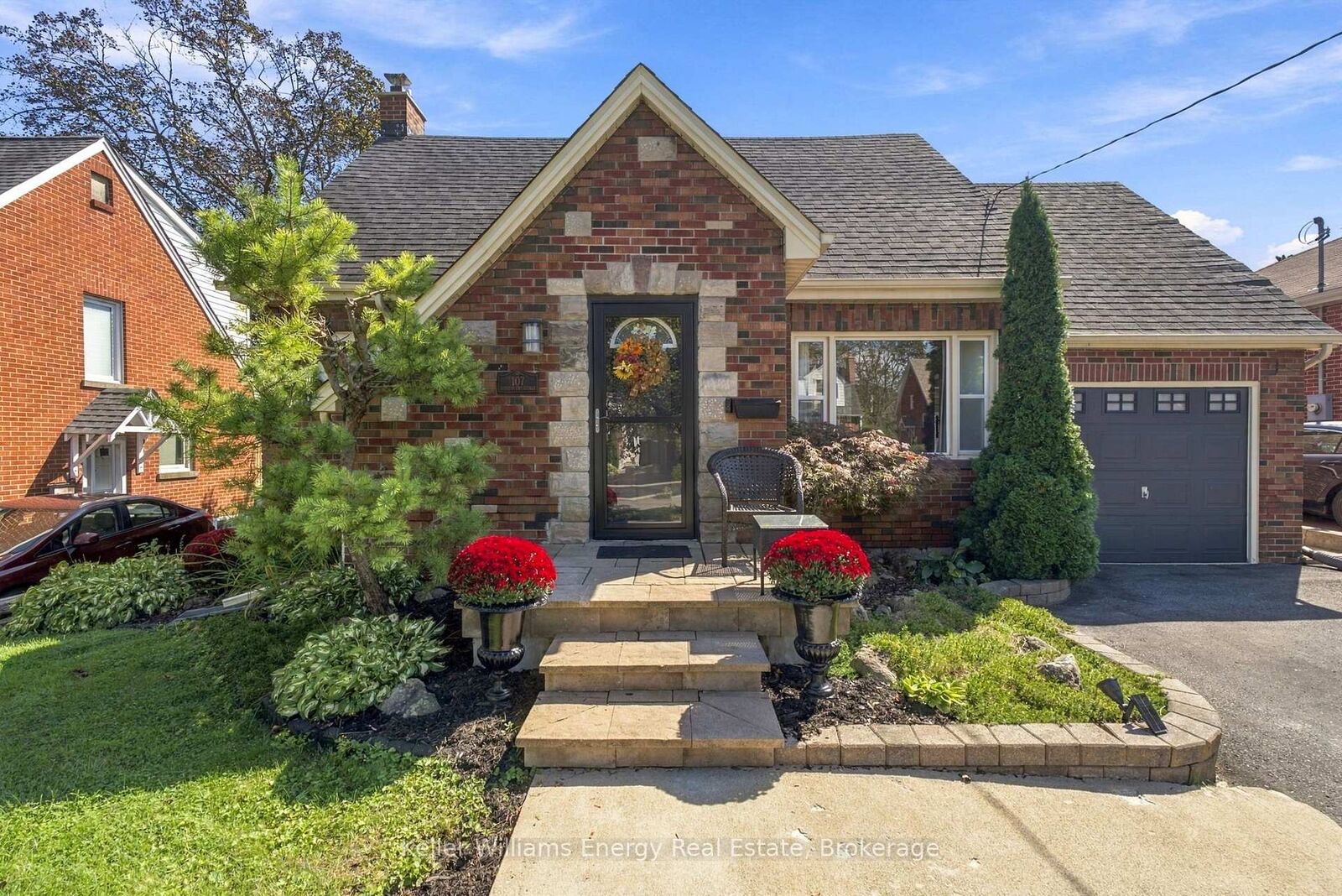 Property Photo:  107 Sutherland Avenue  ON L1G 2G4 