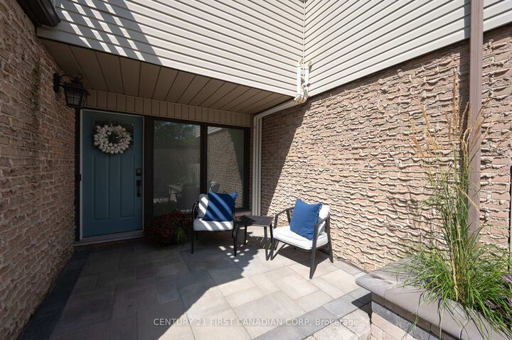Property Photo: 47 Brixham Road ON N6K 1P5