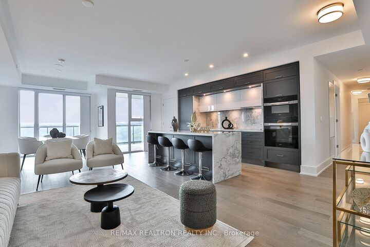Property Photo:  10 Inn On The Park Drive 901  ON M3C 0P9 