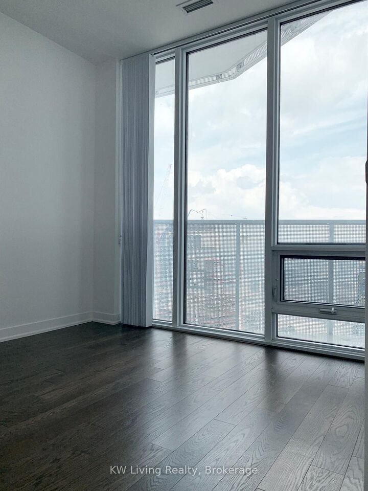 Property Photo:  100 Harbour Street 5905  ON M5J 0B5 