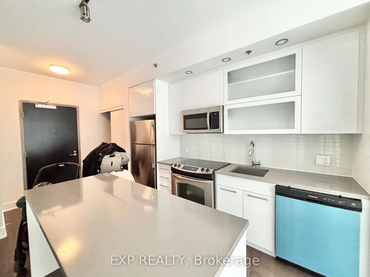 Property Photo:  98 Richmond Road 208  ON K1Z 0B2 