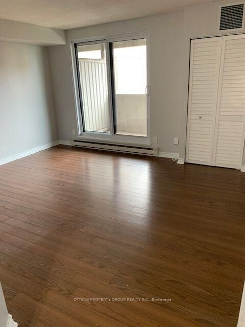 Property Photo:  199 Kent Street 2302  ON K2P 2K8 