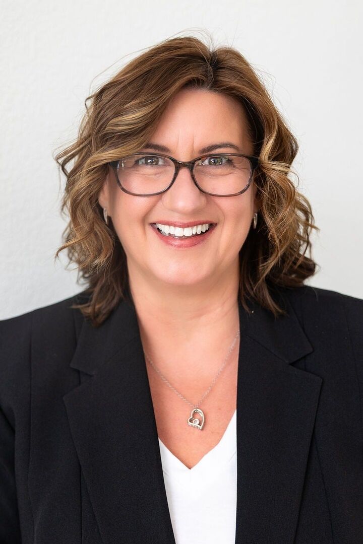 Veronica Lewandowski, Real Estate Salesperson in Greenfield, Homesale Realty