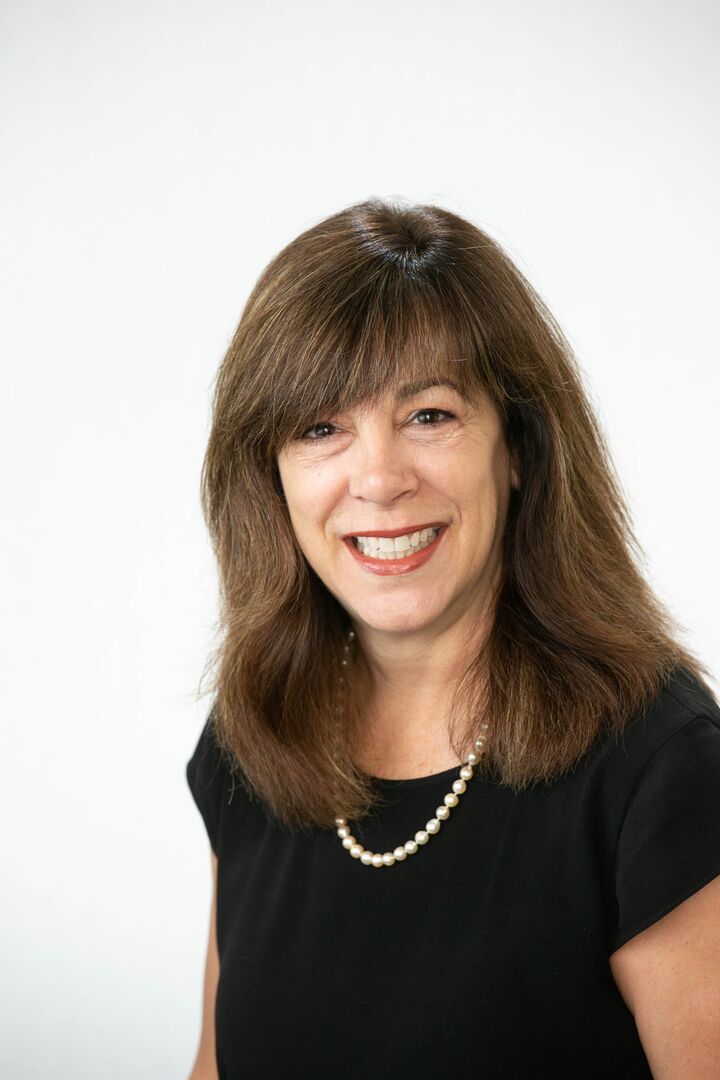 Lisa Magnani, Time Share in Piedmont, Icon Properties