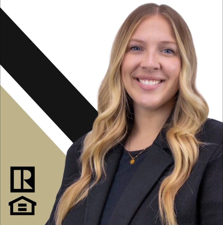 Taylor Lakso,  in East Aurora, North East