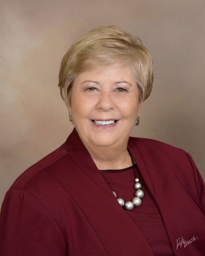 Julie Schneider, Real Estate Salesperson in Washington, Premier Group