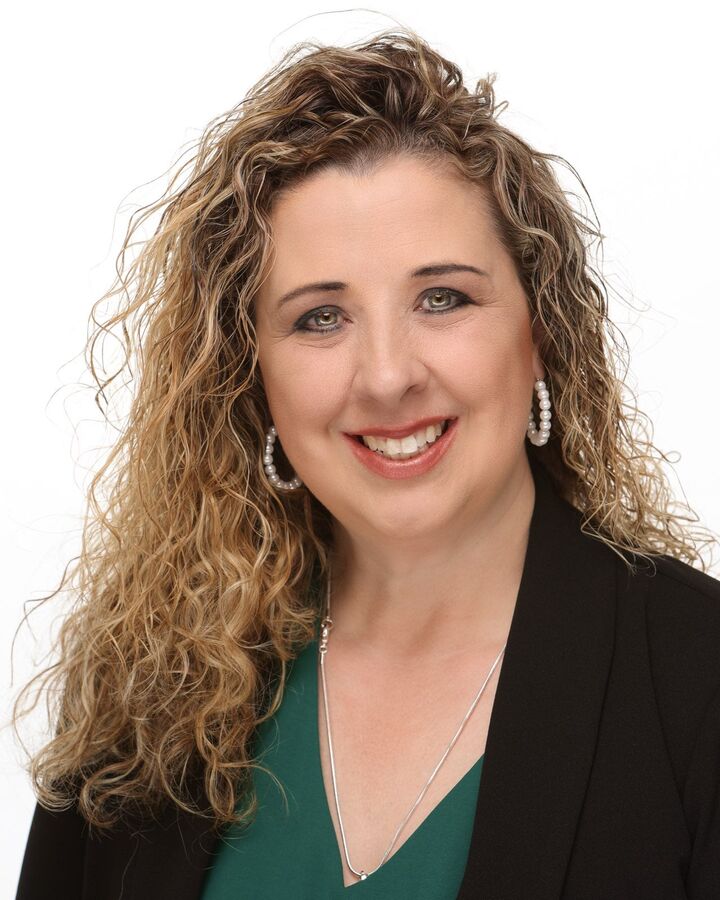 Deeanna Enfinger, Real Estate Salesperson in Summerville, Palmetto