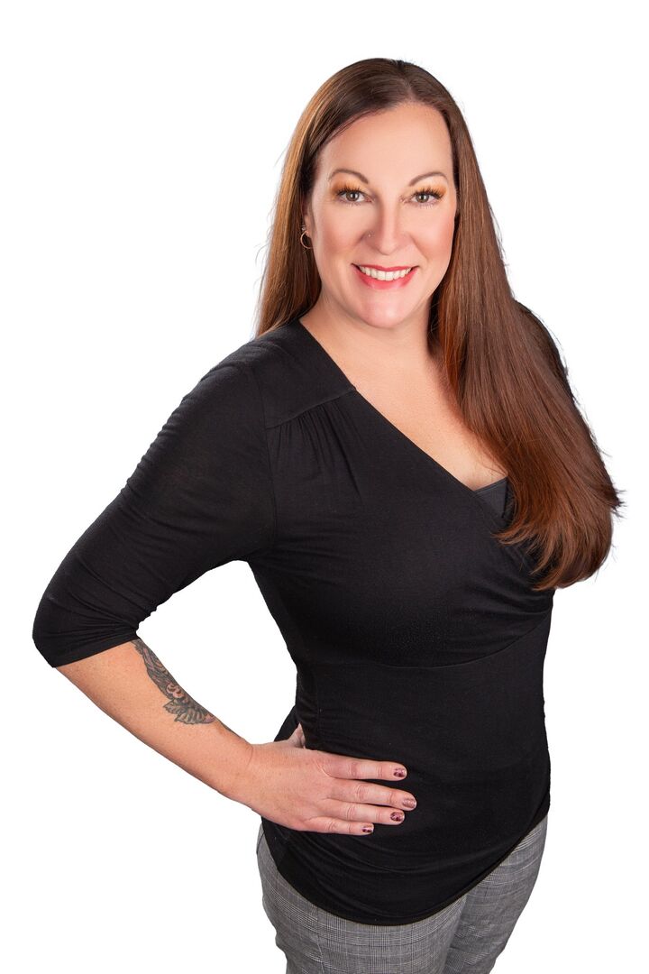 Elena Coppens, Real Estate Salesperson in Menifee, Associated Brokers Realty