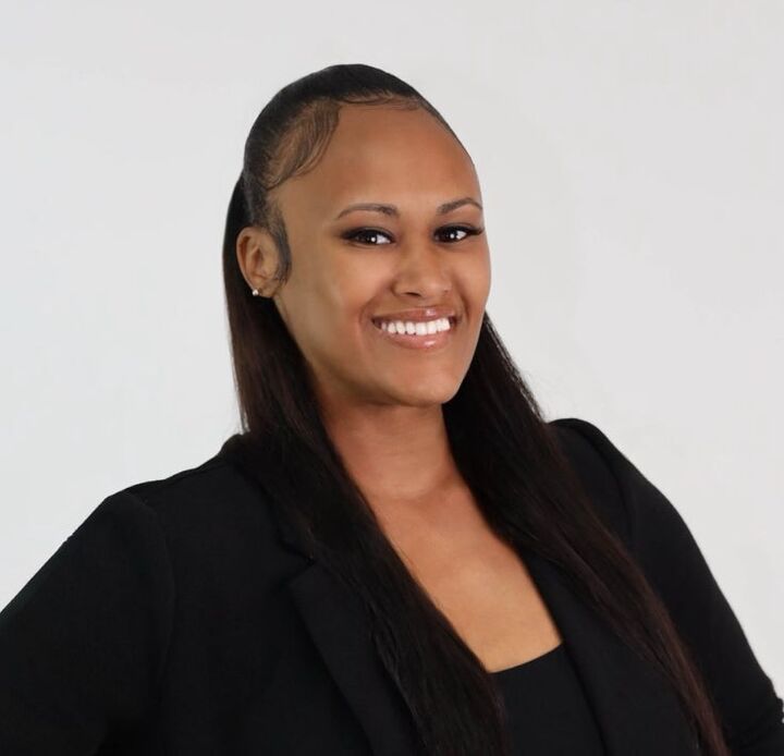 Arinee Dickson, Real Estate Salesperson in Ridgecrest, Frontier