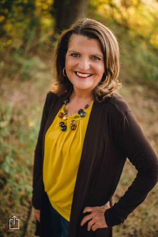 Elaine Holliday, Real Estate Salesperson in Shawnee, North East