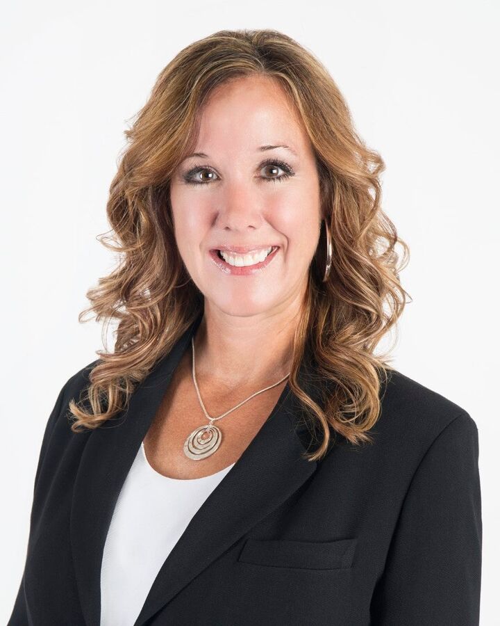 Lisa Messelhiser, Real Estate Salesperson in Le Mars, ProLink