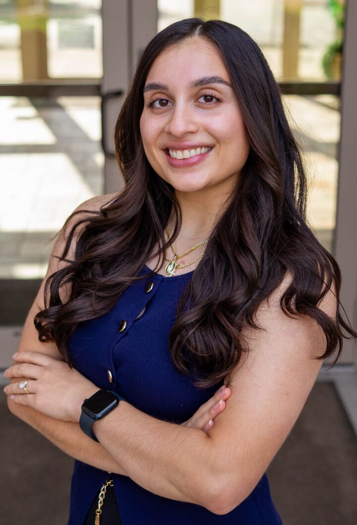 Gisselle Alcaraz-Garcia, Real Estate Broker in Kennewick, Tomlinson