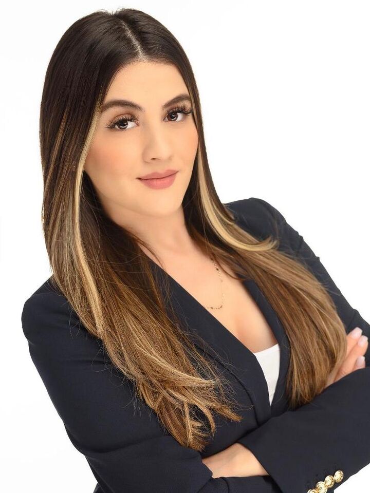 Mayra Lopez, Real Estate Salesperson in Moreno Valley, Town & Country
