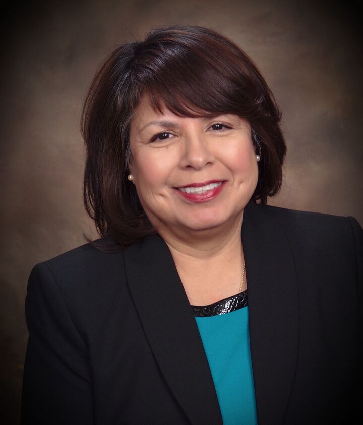 Manuela Valdez-Rizo, Associate Real Estate Broker in Henderson, Americana