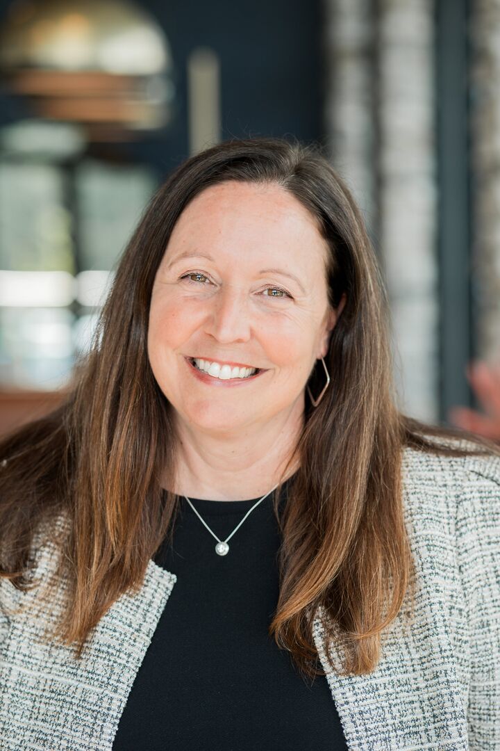 Julie Llanes, Real Estate Salesperson in Cary, Paracle