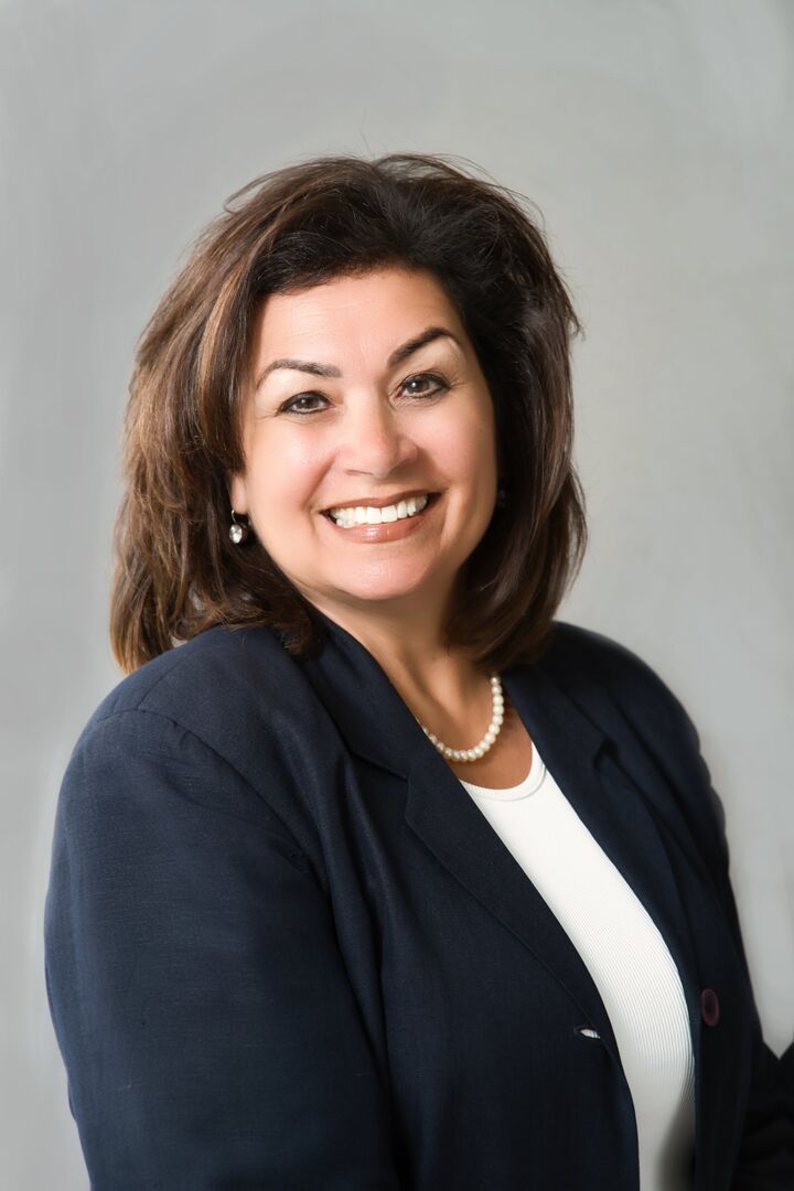 Teri Robertson, Real Estate Salesperson in Shelby Township, Professionals