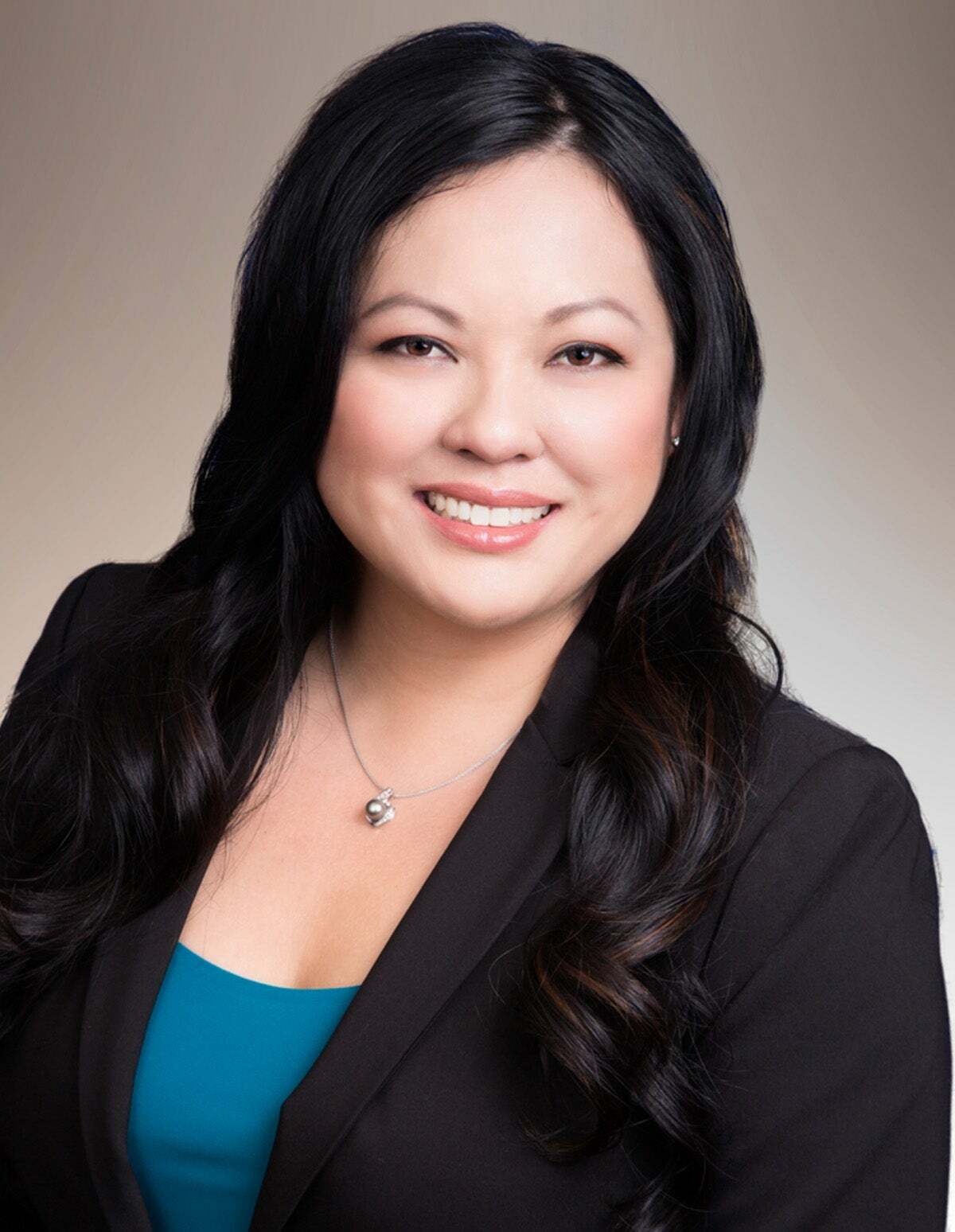 Hue Le Hong, REALTOR® in Honolulu, Advantage Realty