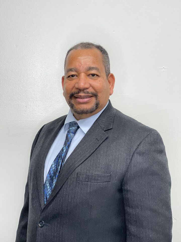 Juan Dominguez, Real Estate Salesperson in Guttenberg, Realty Group