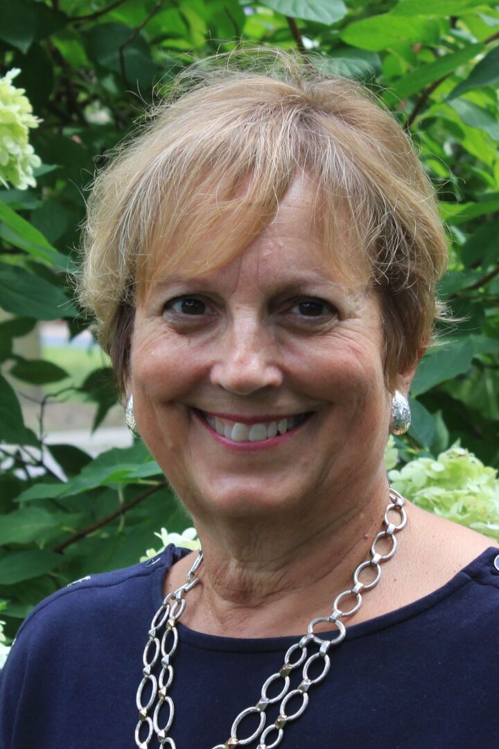 Christine Patrick, Associate Real Estate Broker in Northville, Professionals