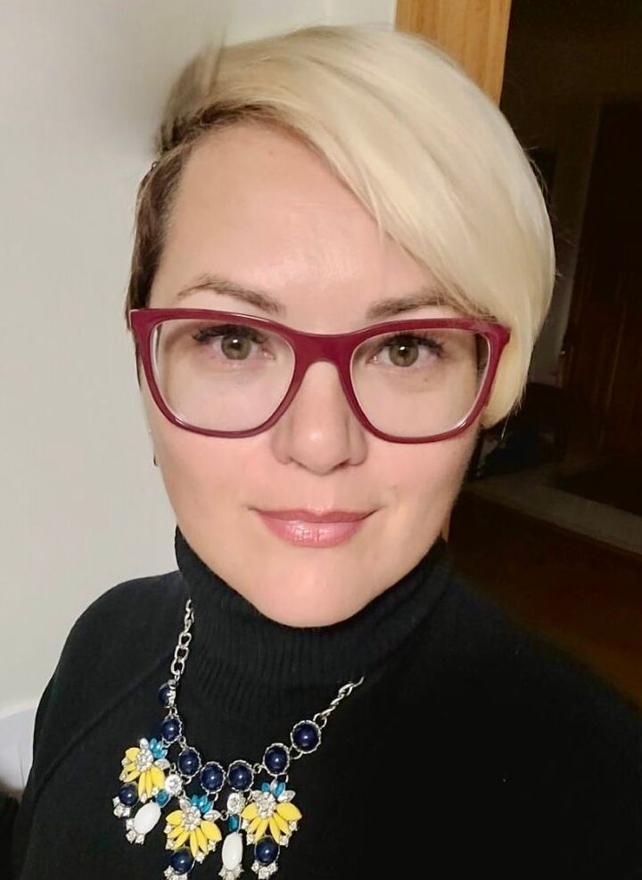 Lesya Sulla,  in Livonia, Professionals