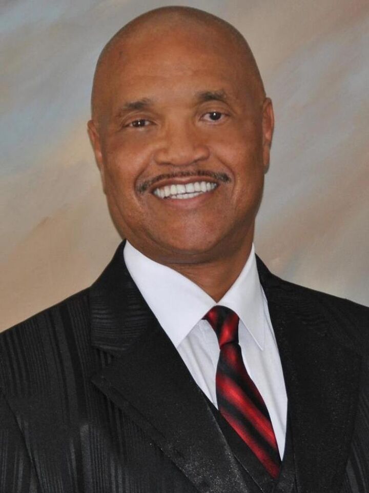 DeWayne Sanders, Real Estate Salesperson in Moreno Valley, Town & Country