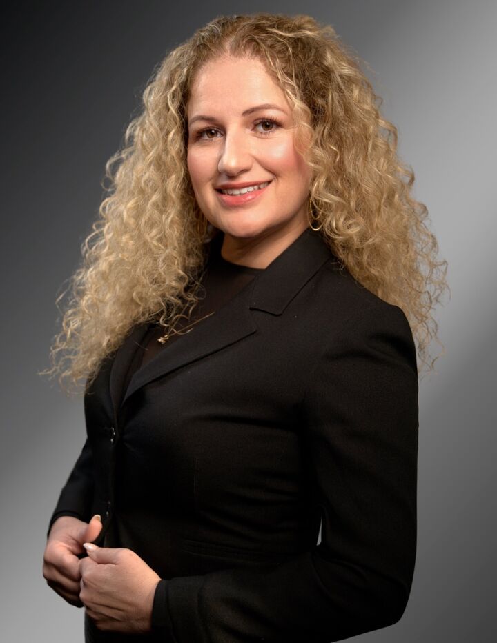 Sandi Mc Elroy,  in Riverside, Tower Agency