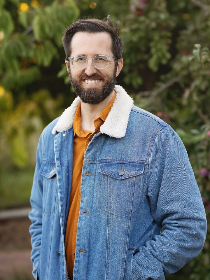 Graham Hunter, Time Share in Sebastopol, Icon Properties