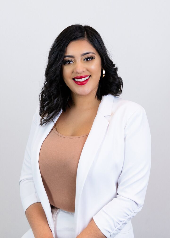 Naomi Galvan, Real Estate Salesperson in Richland, Tri-Cities