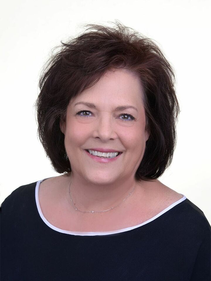 Stephanie Record, Real Estate Salesperson in Palm Desert, Affiliated