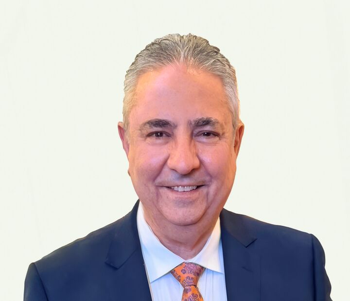 Hrach Arjoyan, Real Estate Salesperson in Glendale, Hallmark Realty