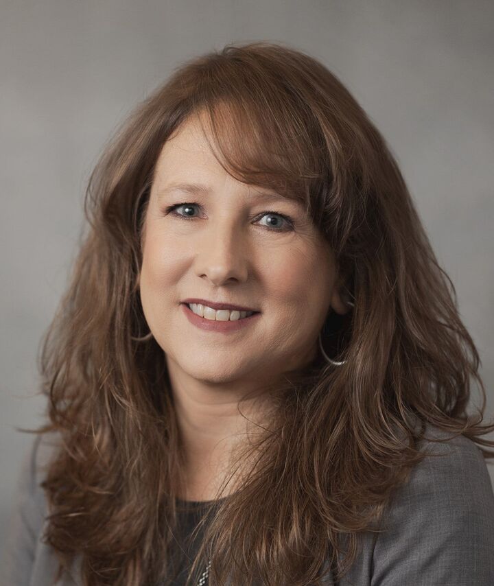 Tara White, Real Estate Broker in Bloomington, Scheetz