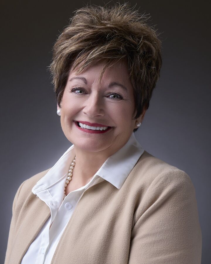 Peggy White, Real Estate Salesperson in Charleston, Central