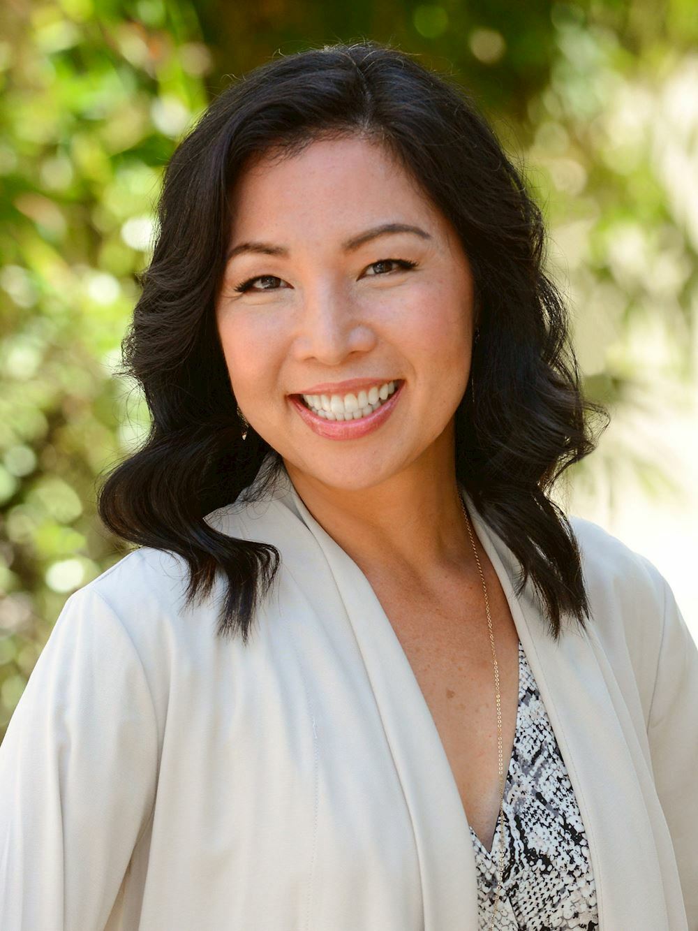 Linh Lopez, Real Estate Salesperson in Honolulu, Pacific Properties