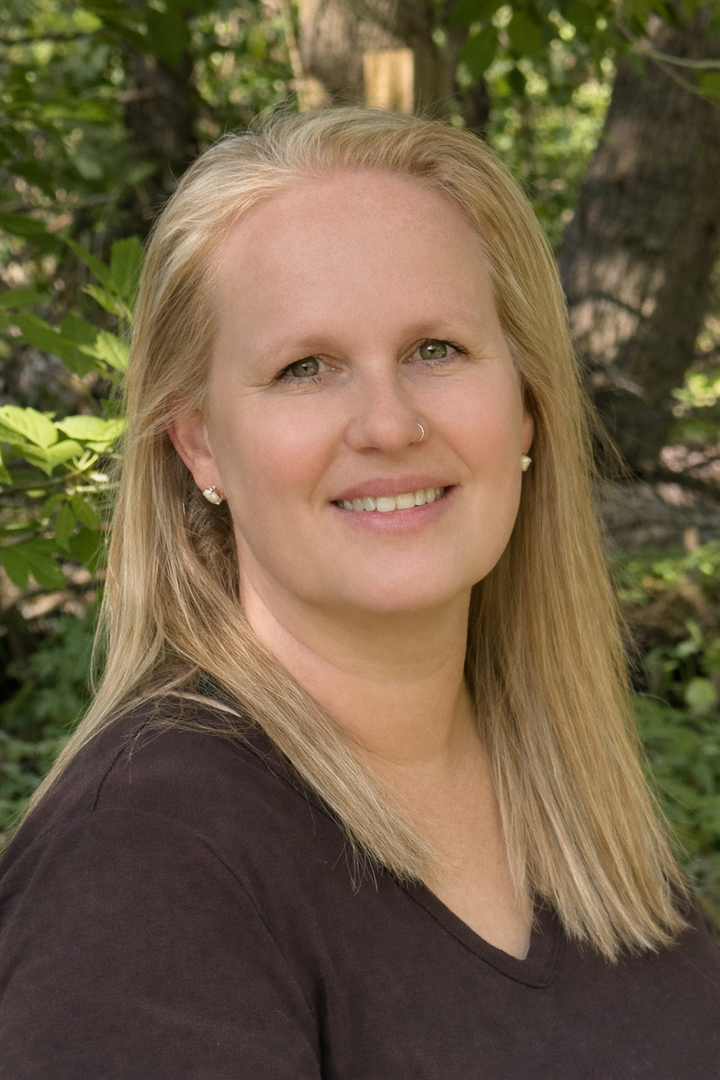 Sarah Bell,  in Port Orchard, Windermere