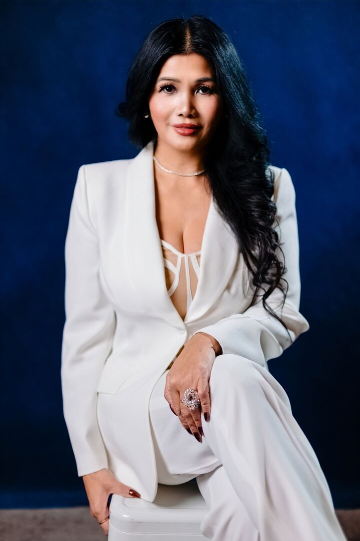 Tess Cameron, Broker in Toronto, CENTURY 21 Canada