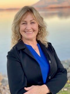 Vera Crabtree, Salesperson in Lakeport, Epic