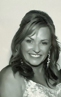 Dawn DeWitt,  in Rockford, Schmidt Realtors