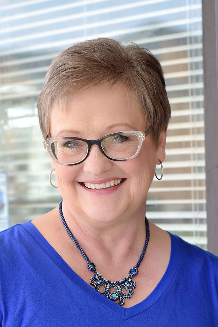 Beth Schaefer, Real Estate Salesperson in Vandalia, Heritage