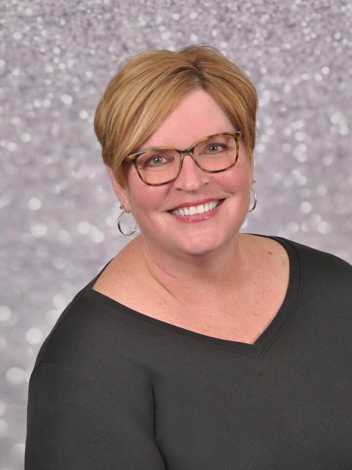 Debbie Floor, Real Estate Salesperson in Niles, Affiliated