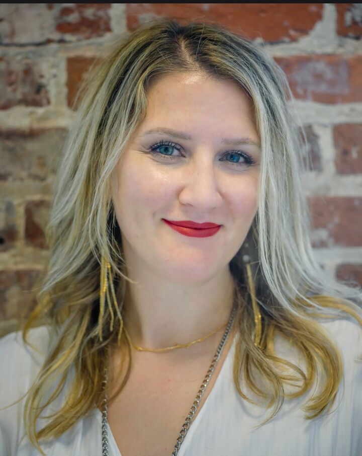 Sarah Newman,  in Hendersonville, Connected