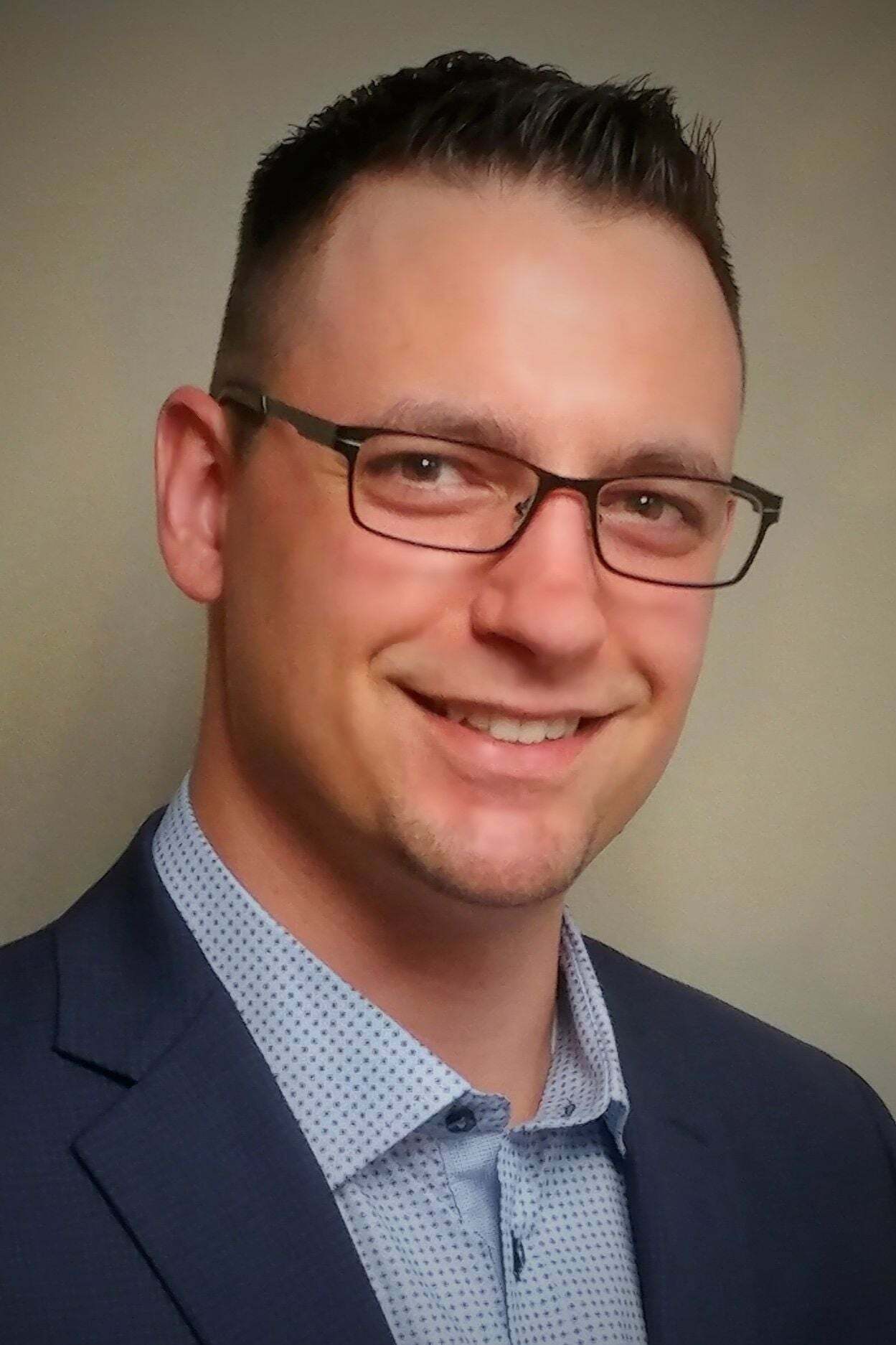 Nick Pehlivanoglu, Sales Associate in Lansing, Professionals
