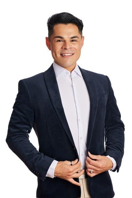 Miguel Arzate Gonzalez,  in Rochester, Professionals