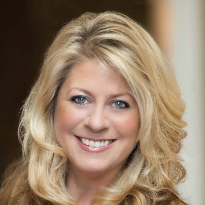 Kelly Manion, Real Estate Broker in Charlotte, Paracle