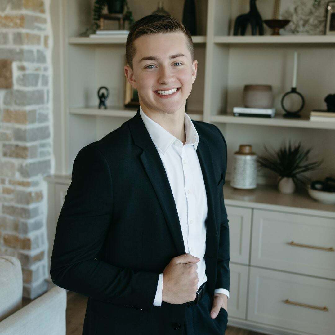 Cole Burge, Real Estate Salesperson in Ankeny, Signature Real Estate