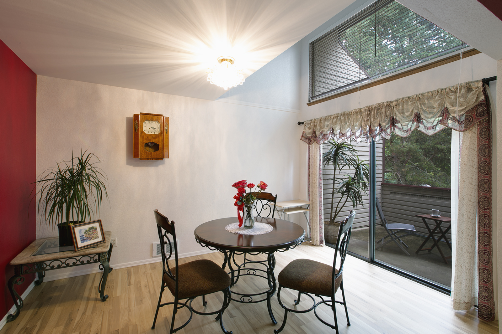 Property Photo: Photo tour 14717 NE 44th Place R4 WA 98007