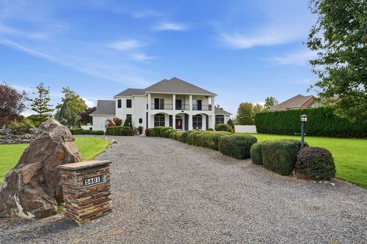 Property Photo: 5601 Glenbrook Loop WA 99353