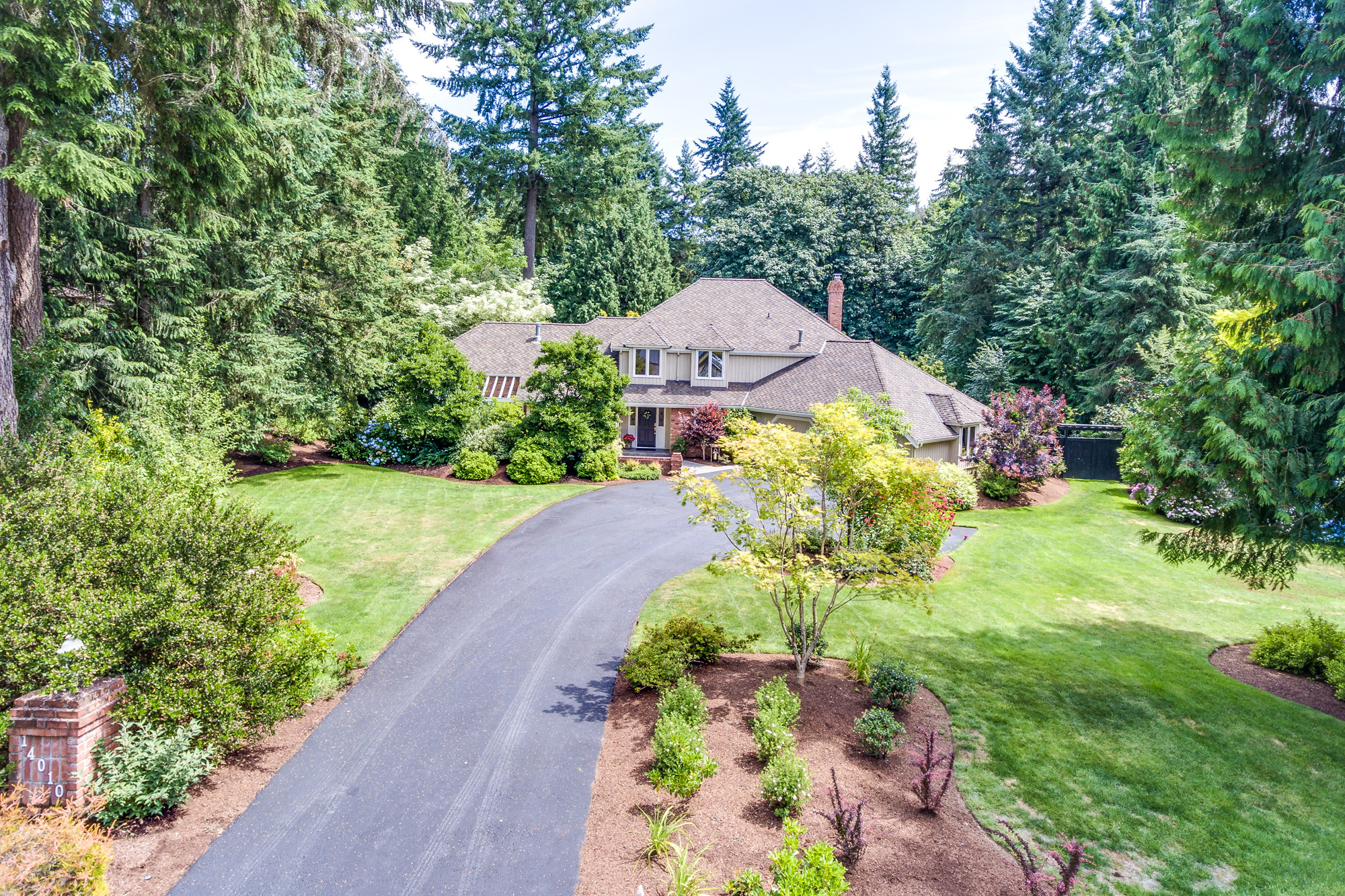 Property Photo: 14010 180th Ave NE WA 98052