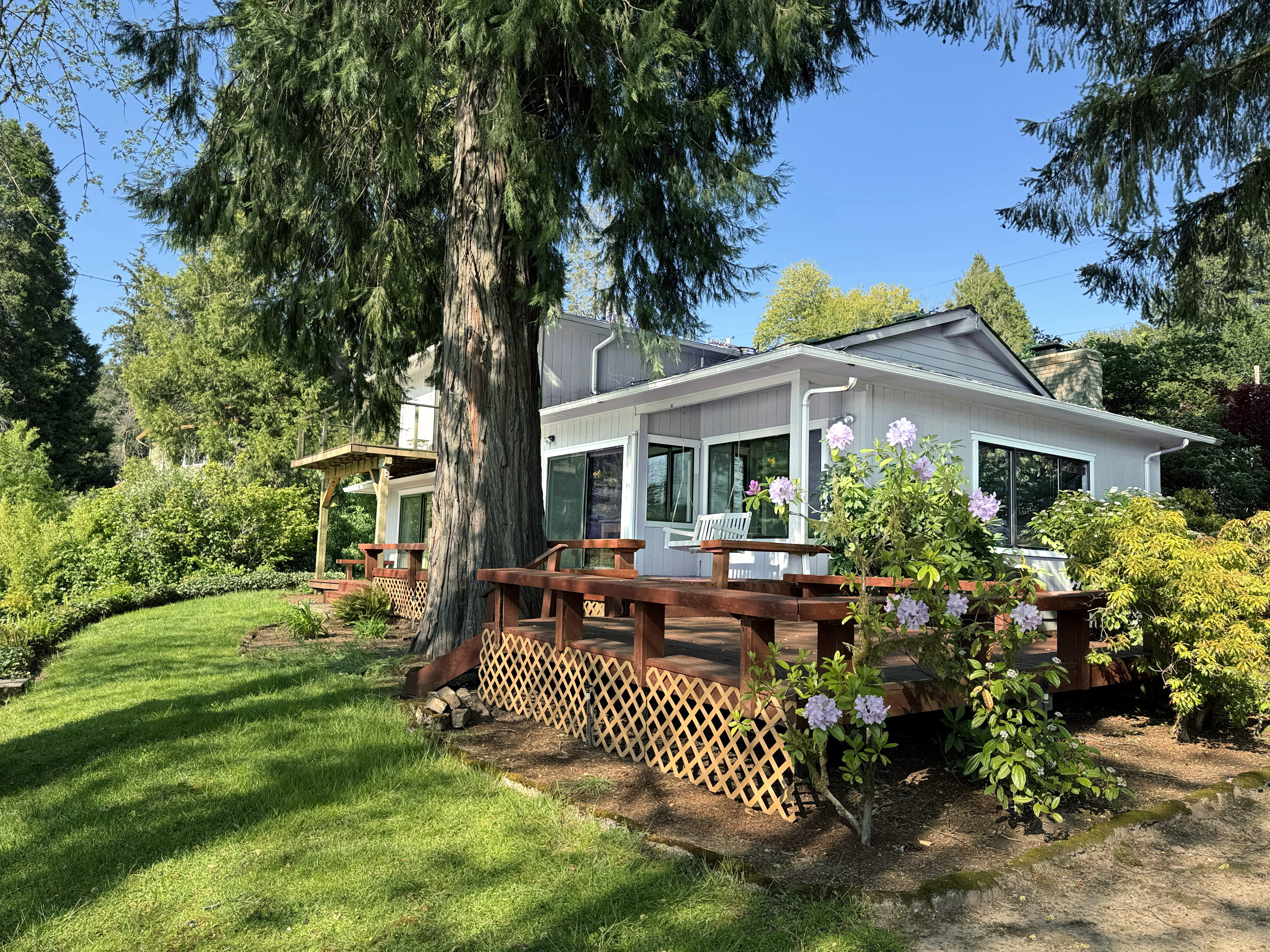 Property Photo: 91050 Leashore Dr OR 97488