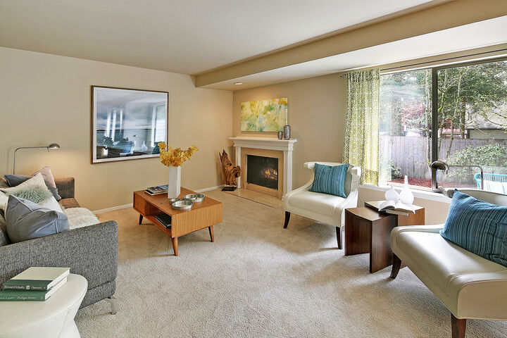 Property Photo: Living Room 16119 SE 33rd Cir 204 WA 98008